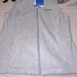 Comfy, light gray Columbia jacket vest.